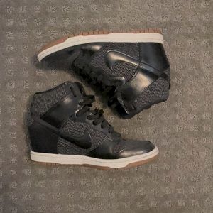 Nike Sneaker (wedge heel)